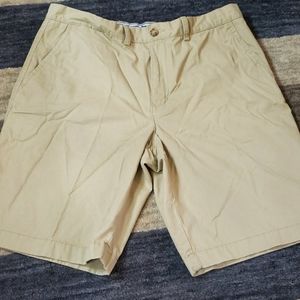 Hilfiger 36' shorts.        *2
